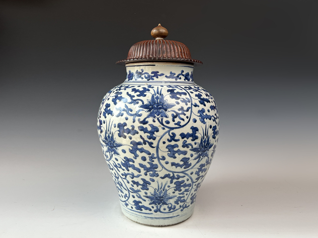 古玩陶瓷清早期·青花纏枝花卉紋罐拍賣,當前價格68888元