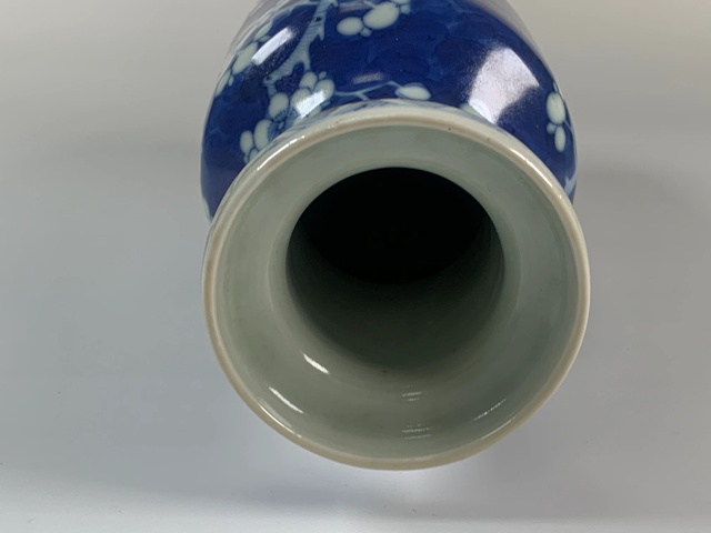 古玩陶瓷清光緒·青花留白冰梅紋棒槌瓶拍賣,當前價格15000元