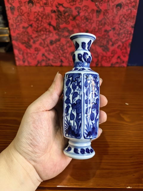 古玩陶瓷康熙青花花卉紋六方葫蘆瓶拍賣,當前價格8888元