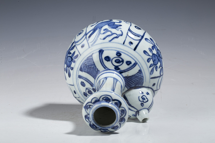 古玩陶瓷明晚·青花開窗天馬花卉紋軍持拍賣，當(dāng)前價(jià)格16888元