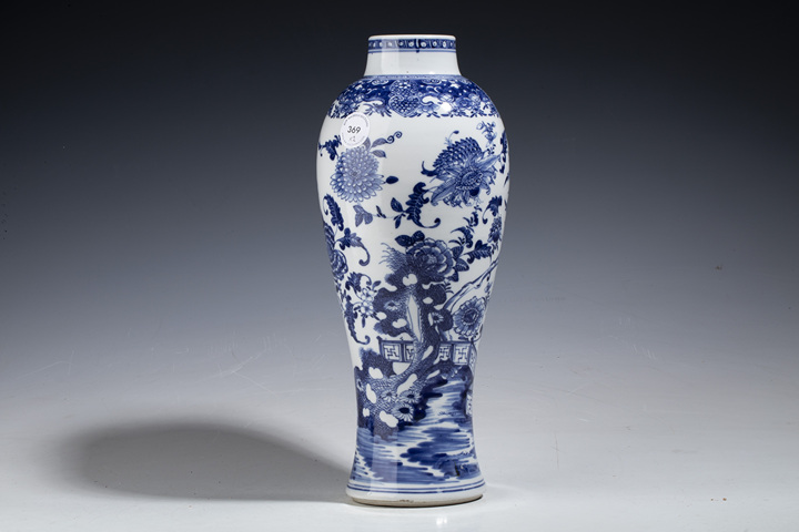 古玩陶瓷清乾隆·青花洞石花卉紋雞腿瓶拍賣,當前價格6500元