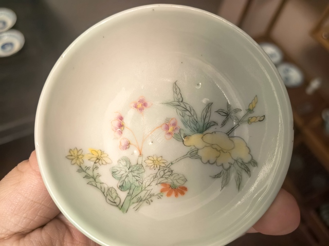 古玩陶瓷粉彩虞美人花卉紋碟拍賣,當前價格2000元