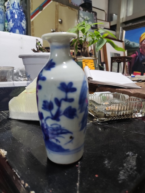 古玩陶瓷清晚期花卉紋青花撇口瓶拍賣，當前價格898元