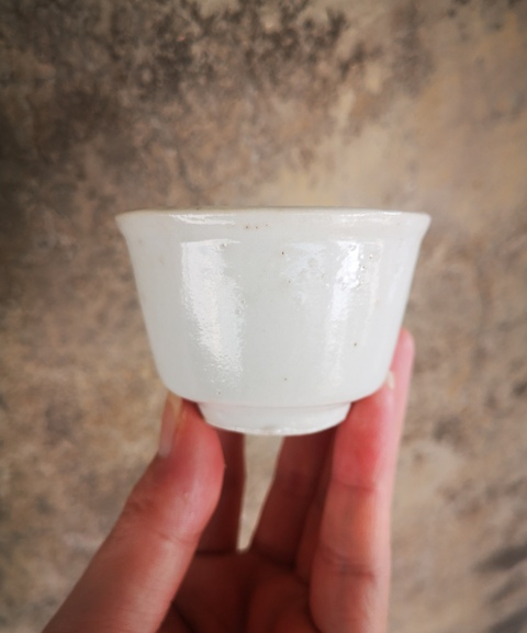 古玩陶瓷清末民初.白釉唇口杯拍賣，當前價格200元