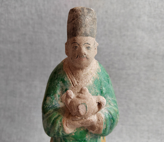 古玩陶瓷明代三彩捧壺人物俑（一對）拍賣，當前價格8680元