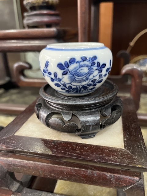 古玩陶瓷花卉紋青花水盂拍賣，當前價格3800元