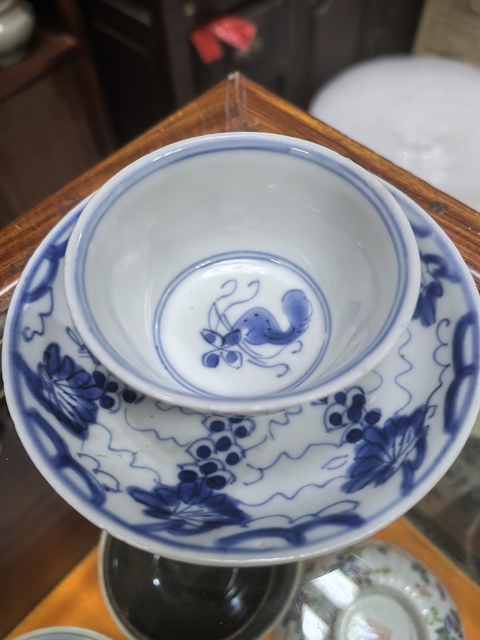 古玩陶瓷松鼠葡萄紋青花杯盤(pán)拍賣(mài),當(dāng)前價(jià)格1580元