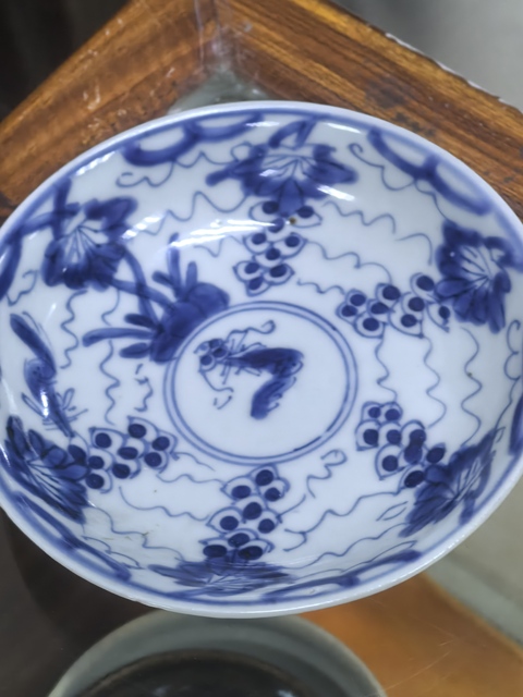 古玩陶瓷松鼠葡萄紋青花杯盤(pán)拍賣(mài),當(dāng)前價(jià)格1580元