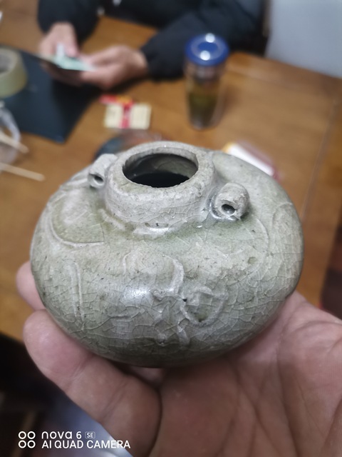 古玩陶瓷龍泉青瓷花卉紋水盂拍賣，當前價格2000元