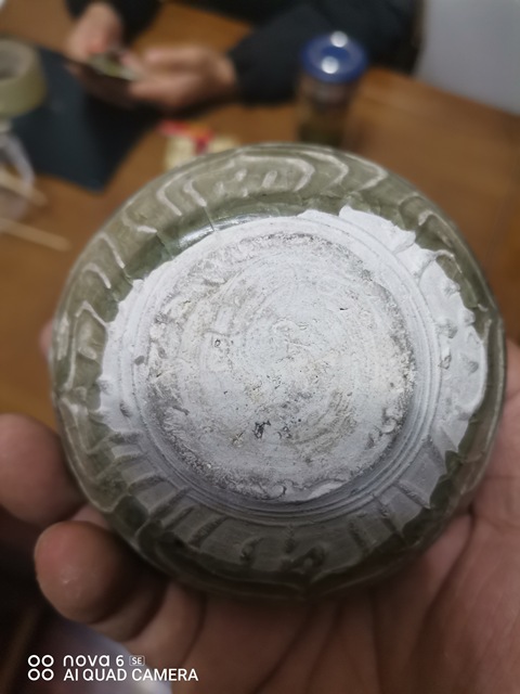 古玩陶瓷龍泉青瓷花卉紋水盂拍賣，當前價格2000元
