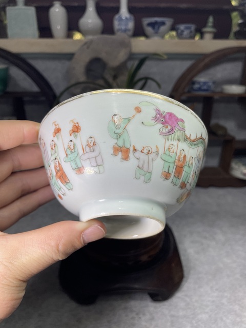 古玩陶瓷晚清·粉彩百子鬧春紋碗拍賣，當前價格10000元