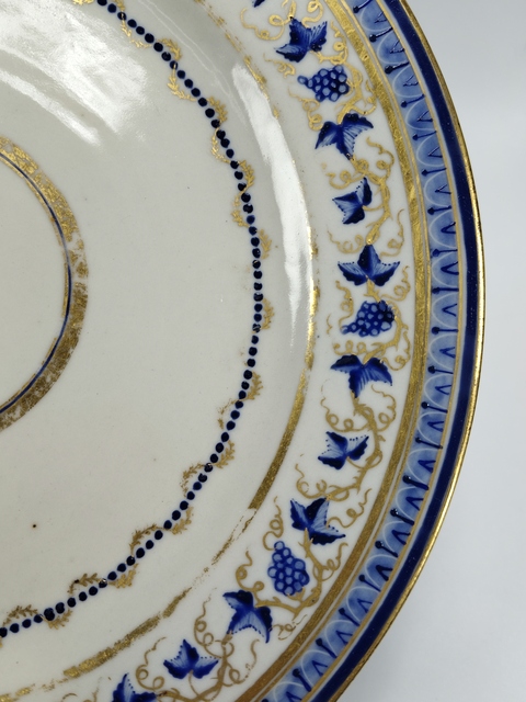 古玩陶瓷清中晚-藍料彩描金花卉紋盤拍賣，當前價格999元