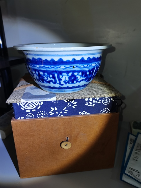 古玩陶瓷清中晚期青花香爐拍賣,當(dāng)前價(jià)格650元