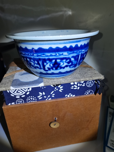古玩陶瓷清中晚期青花香爐拍賣,當(dāng)前價(jià)格650元