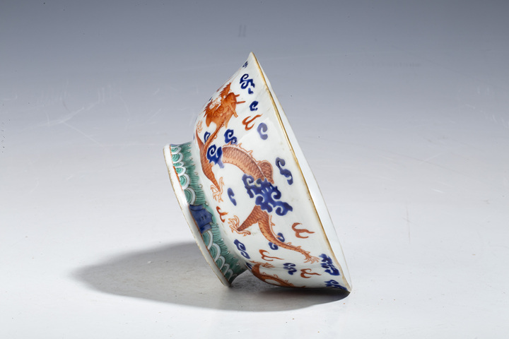 古玩陶瓷晚清·料彩礬紅龍紋供盤拍賣，當前價格6666元