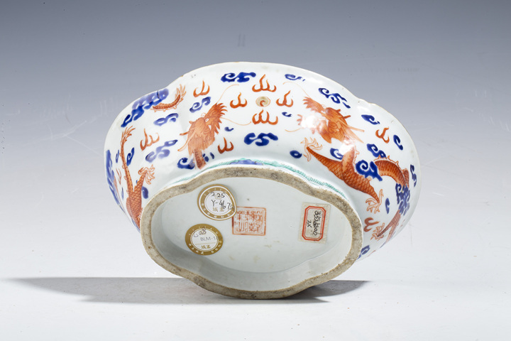 古玩陶瓷晚清·料彩礬紅龍紋供盤拍賣，當前價格6666元