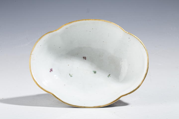 古玩陶瓷晚清·料彩礬紅龍紋供盤拍賣，當前價格6666元