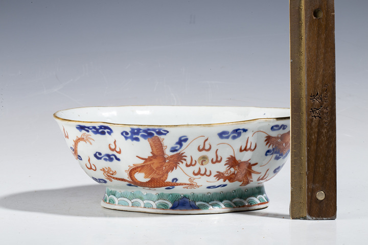 古玩陶瓷晚清·料彩礬紅龍紋供盤拍賣，當前價格6666元