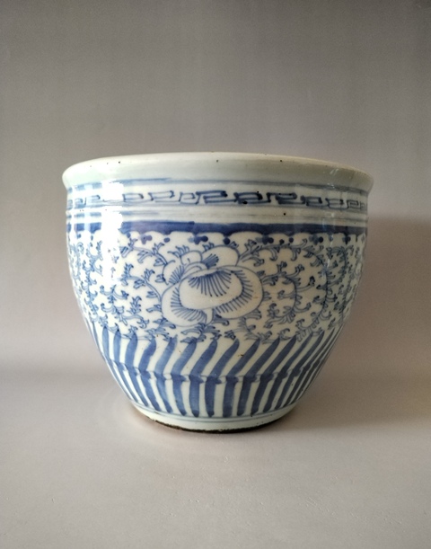 古玩陶瓷(重器)康熙青花纏枝花卉紋案缸拍賣,當前價格1698元