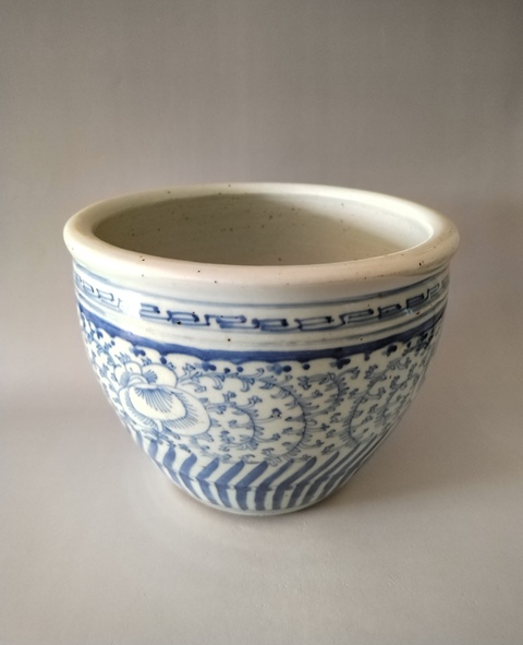 古玩陶瓷(重器)康熙青花纏枝花卉紋案缸拍賣,當前價格1698元