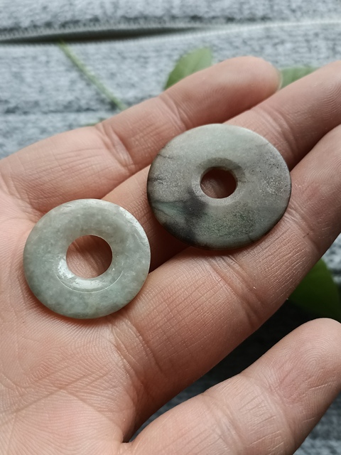 古玩玉器(一個小幾百的平安扣)清代天然翡翠“平安扣”拍賣,當前價格499元
