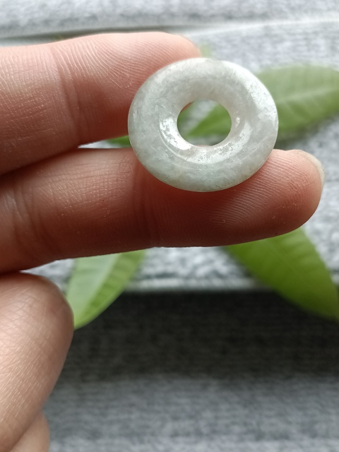 古玩玉器(一個小幾百的平安扣)清代天然翡翠“平安扣”拍賣,當前價格499元