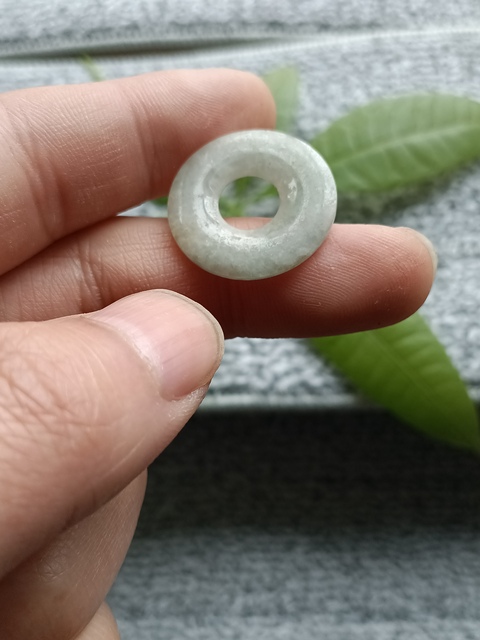 古玩玉器(一個小幾百的平安扣)清代天然翡翠“平安扣”拍賣,當前價格499元