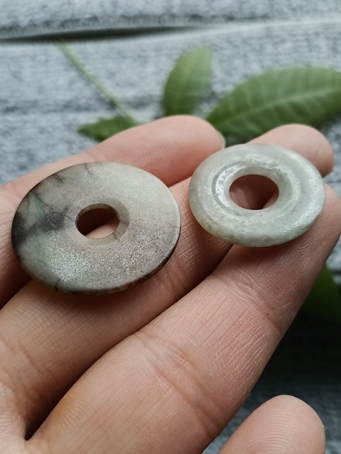 古玩玉器(一個小幾百的平安扣)清代天然翡翠“平安扣”拍賣,當前價格499元