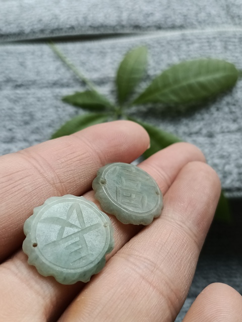 古玩玉器清代天然翡翠“吉語帽花”拍賣,當前價格500元
