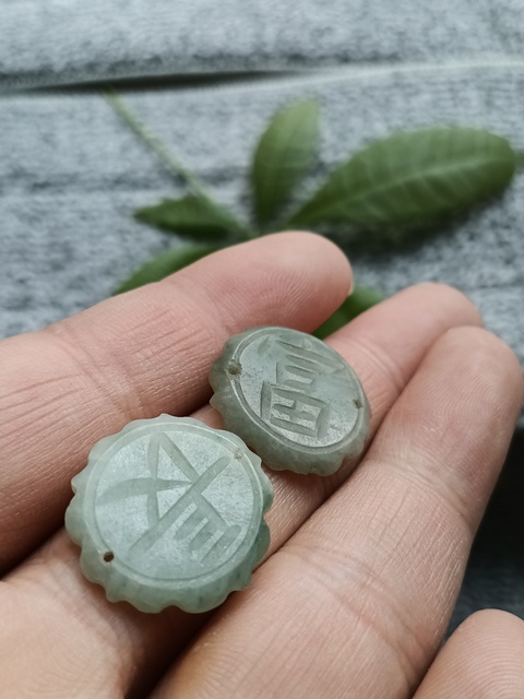 古玩玉器清代天然翡翠“吉語帽花”拍賣,當前價格500元