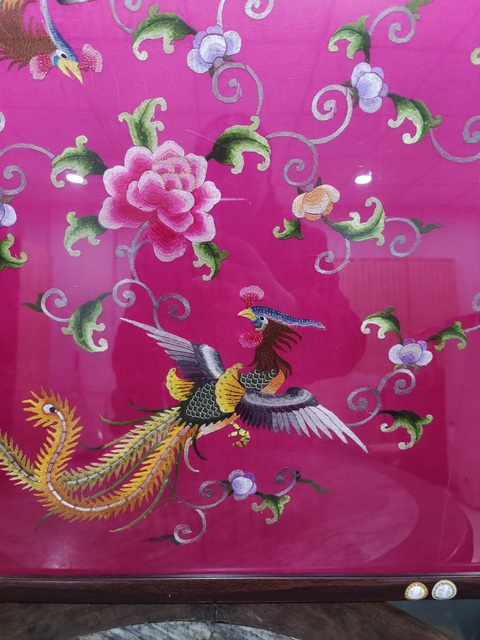 古玩雜項(xiàng)鳳凰繡片掛屏拍賣(mài),當(dāng)前價(jià)格1600元