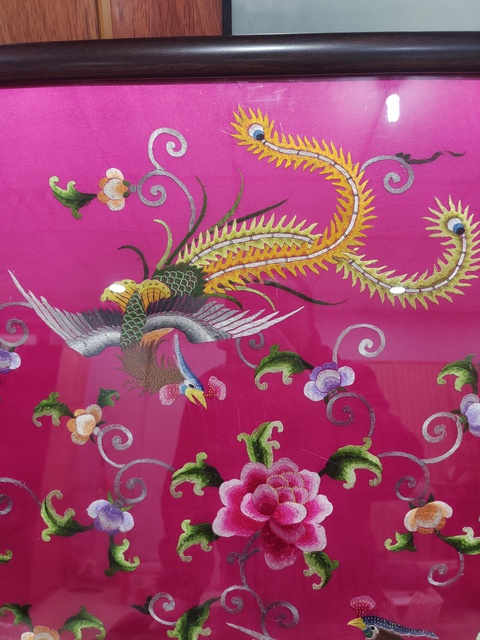 古玩雜項(xiàng)鳳凰繡片掛屏拍賣(mài),當(dāng)前價(jià)格1600元