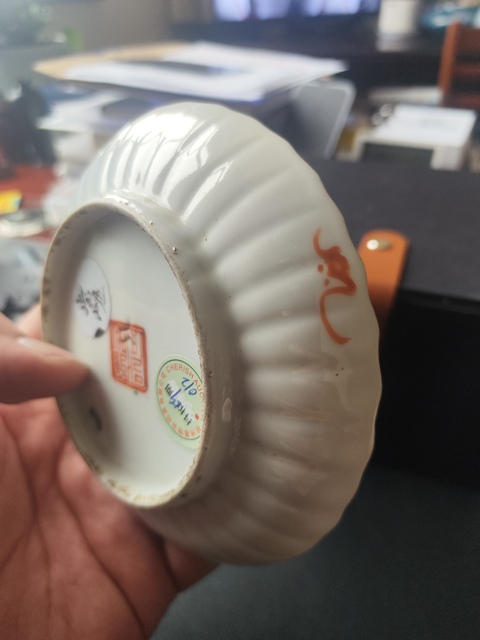 古玩陶瓷清晚期粉彩蟲草紋瓜楞盤拍賣,當前價格1200元
