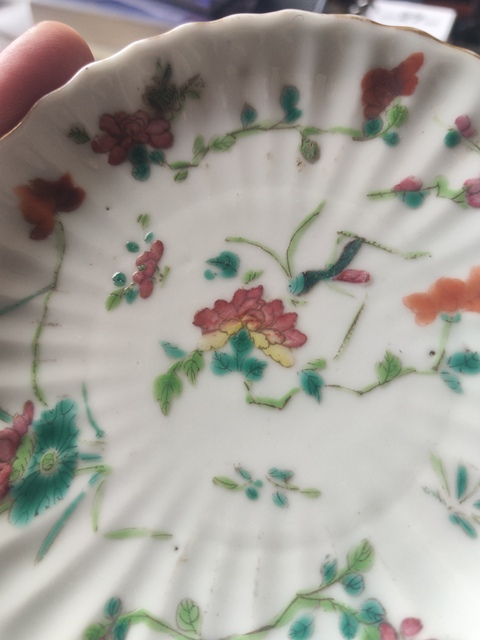 古玩陶瓷清晚期粉彩蟲草紋瓜楞盤拍賣,當前價格1200元