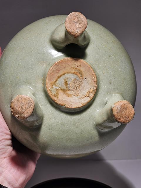 古玩陶瓷元代龍泉窯青釉雙耳爐拍賣,當前價格26000元