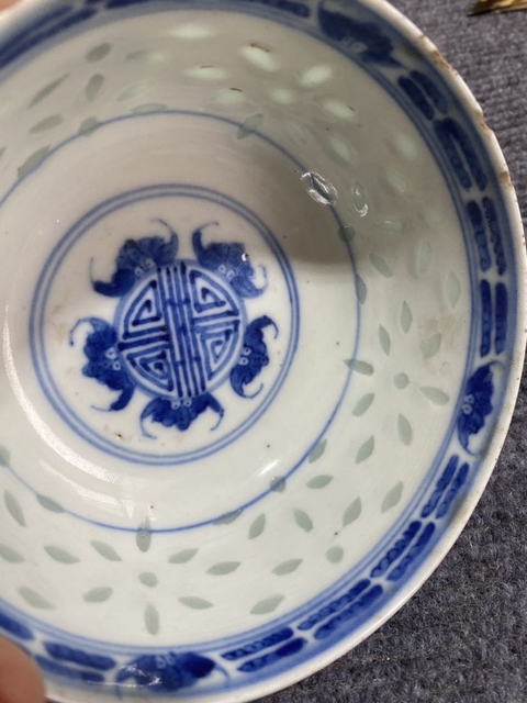 古玩陶瓷精品官窯內造款細路青花玲瓏瓷賞碗拍賣，當前價格1980元