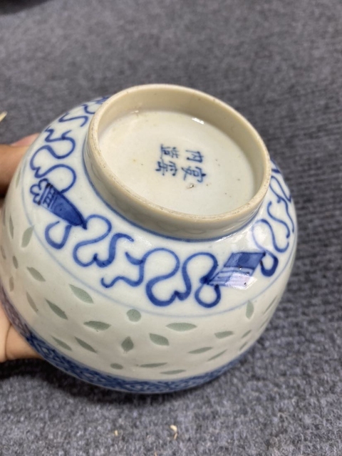 古玩陶瓷精品官窯內造款細路青花玲瓏瓷賞碗拍賣，當前價格1980元