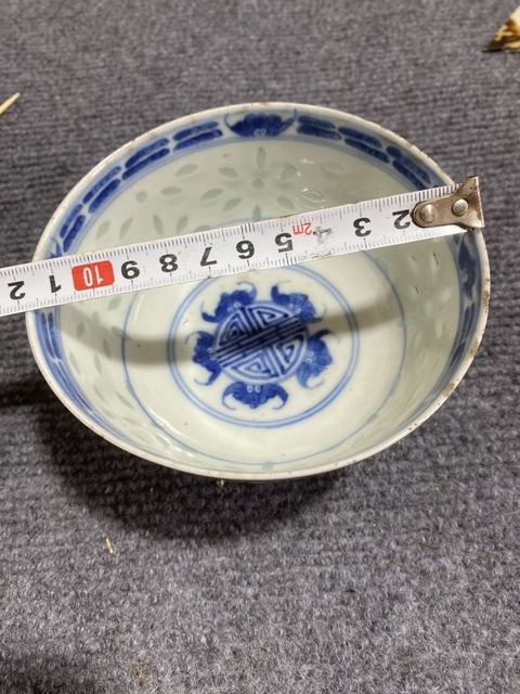 古玩陶瓷精品官窯內造款細路青花玲瓏瓷賞碗拍賣，當前價格1980元