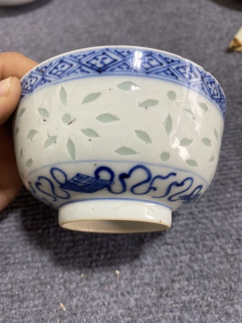 古玩陶瓷精品官窯內造款細路青花玲瓏瓷賞碗拍賣，當前價格1980元