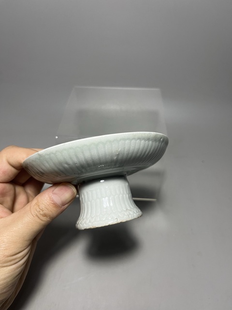 古玩陶瓷清·青白釉菊瓣紋高足盤拍賣,當前價格680元