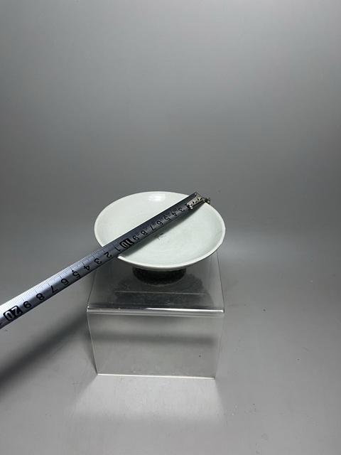 古玩陶瓷清·青白釉菊瓣紋高足盤拍賣,當前價格680元