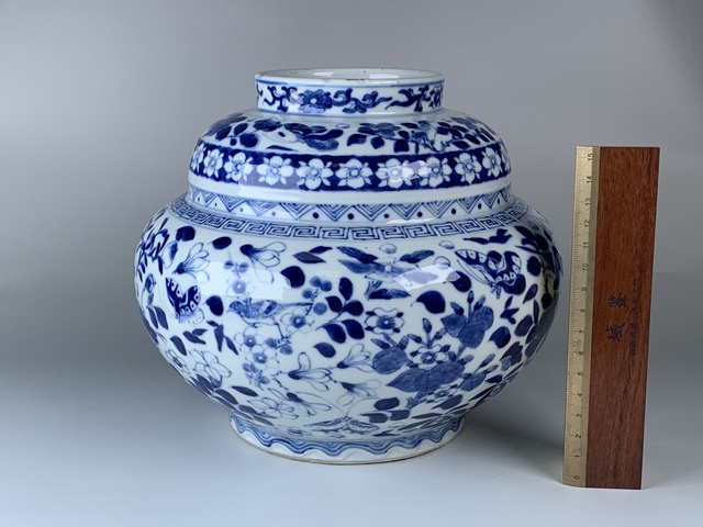 古玩陶瓷清晚期·青花花鳥紋魚簍尊拍賣,當前價格7644元