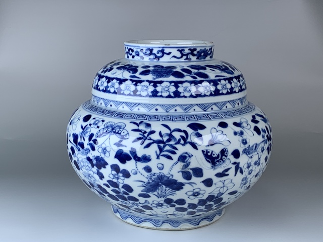 古玩陶瓷清晚期·青花花鳥紋魚簍尊拍賣,當前價格7644元