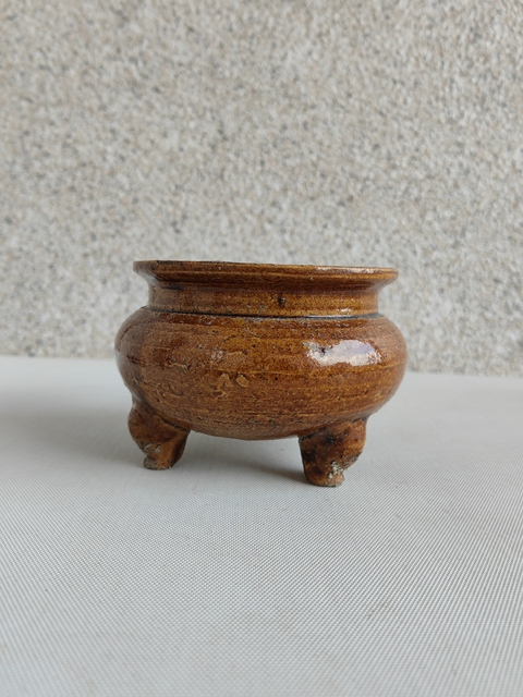 古玩陶瓷三足香爐拍賣,當前價格480元