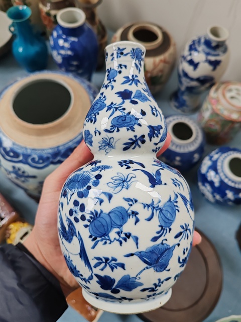 古玩陶瓷晚清時(shí)期青花花鳥紋葫蘆瓶拍賣,當(dāng)前價(jià)格2280元