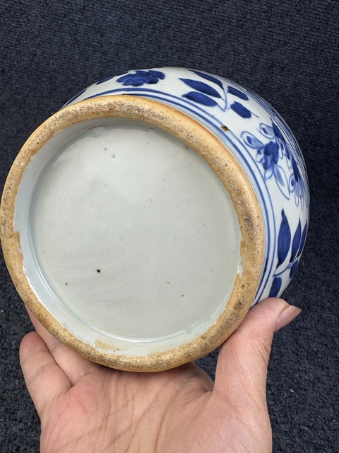 古玩陶瓷青花纏枝蓮開窗市井人物故事紋盤口瓶拍賣,當前價格5588元