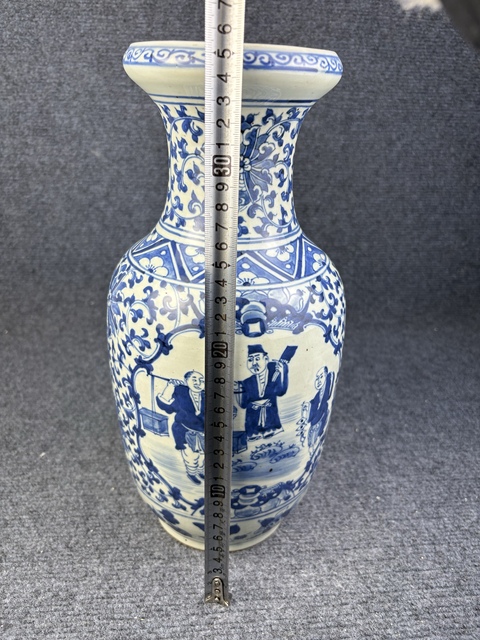 古玩陶瓷青花纏枝蓮開窗市井人物故事紋盤口瓶拍賣,當前價格5588元