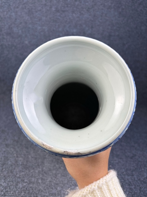 古玩陶瓷青花纏枝蓮開窗市井人物故事紋盤口瓶拍賣,當前價格5588元