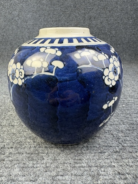 古玩陶瓷清晚期青花留白冰梅罐拍賣,當(dāng)前價(jià)格999元