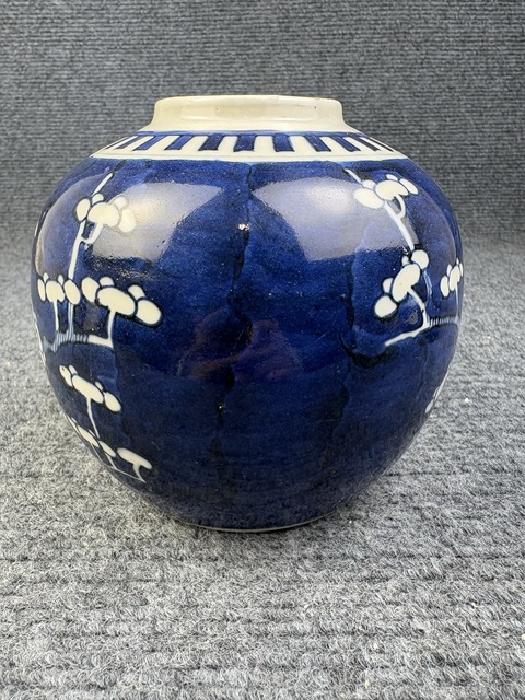 古玩陶瓷清晚期青花留白冰梅罐拍賣,當(dāng)前價(jià)格999元